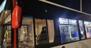 Terrore notturno a Torregaveta, autobus EAV colpito da un proiettile